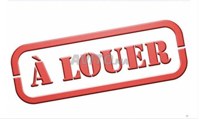 Un jeune marocain à la recherche d'un appartement à Oulfa