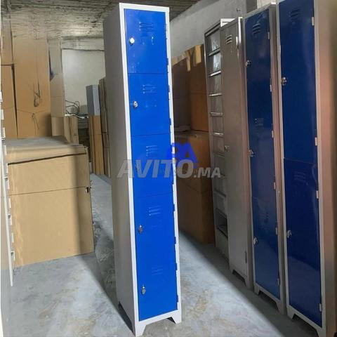 vestiaire/armoire/rayonnage/bureau/chaise/lit/banc