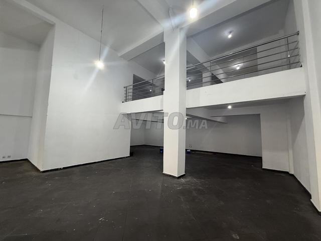 Magasin usage commercial 300m2 r noire
