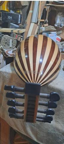 Oud professionnel fabriqué par l'artisan créatif Khaled Belhiba