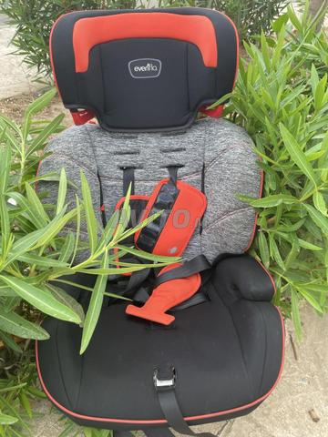 Chaise auto enfant très bon etat.