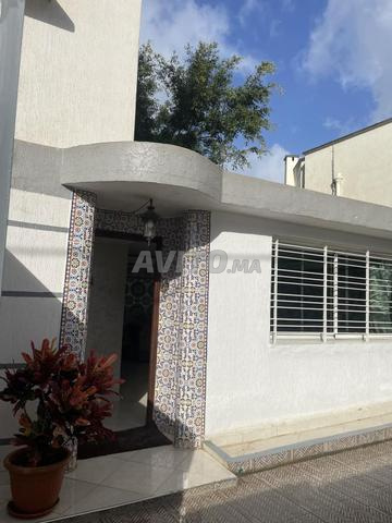 كراء طابق أرضي لفيلا مفروشة على شارع رئيسي