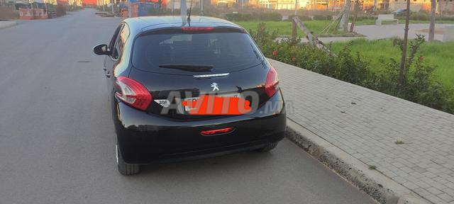 Peugeot 208 Diesel Manuelle 2015 à Kénitra