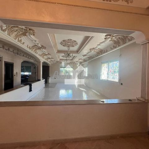 144046-بيع فيلا في الدار البيضاء عين الشق بمساحة 323 م