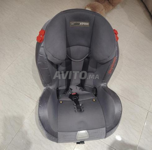 مقعد سيارة للأطفال