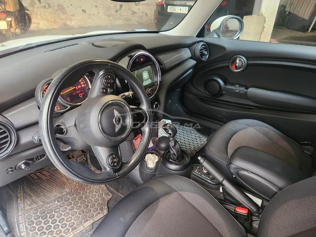 voiture en très bon état, faible kilométrage 