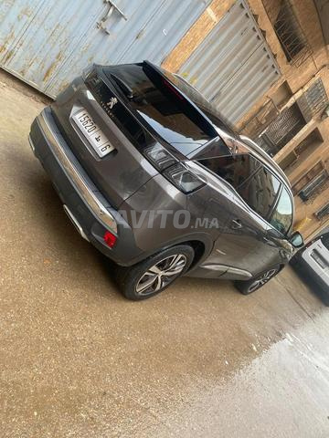 Voiture encore neuve, contactez le numéro si intéressé