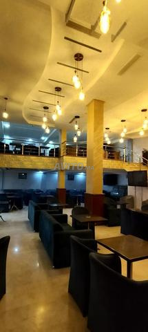 Café meublé commercial à vendre