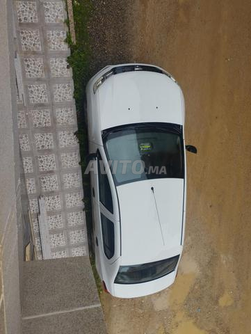 سيارة من نوع داسيا لوكان نقية - 2