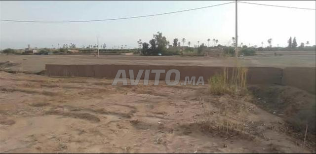 أرض نادرة بالقرب من مراكش مع إطلالة على الأطلس