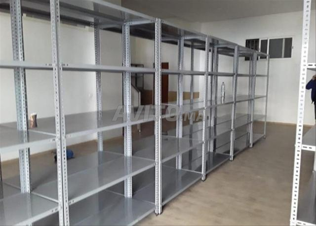 Rayonnage avec fond et parois\étagères stockage