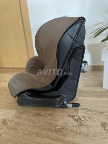 Chaise auto enfant très bon Etat.