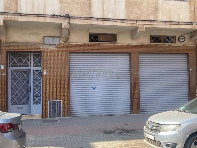 Local commercial 32 m2 et sous-sol 88 m