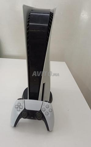 PS5 avec une manette
