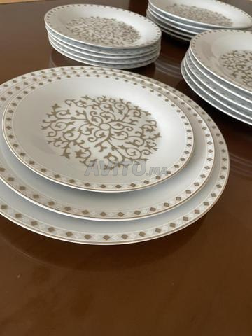 Service d'assiettes en porcelaine allemande