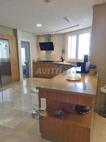 شقة فاخرة للبيع في الحمرية