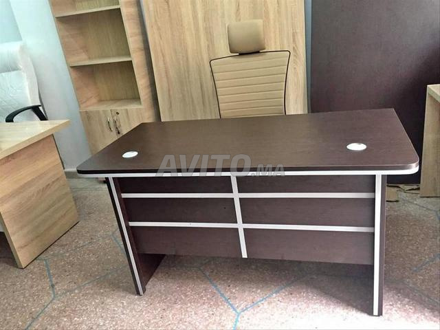 مكتب مع وحدة إرجاع وأدراج بسعر جيد - 2