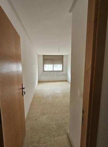 شقة جديدة بواجهة مزدوجة 137 متر مربع مشمسة