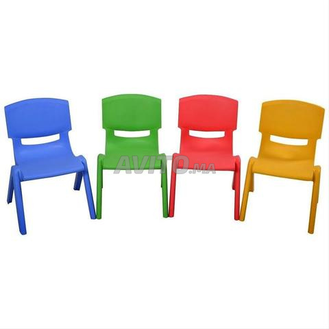 TABLE ET CHAISE MOBILIER CRECHE EN BON PRIX