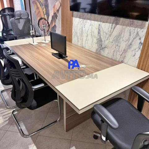 Table de réunion/Fauteuil président/Vestiaire/Lit