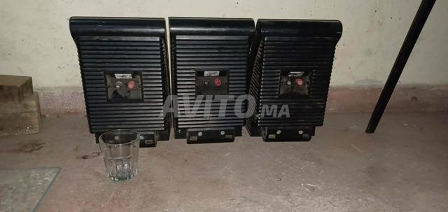 3 baffes bon état yamaha haut parleur