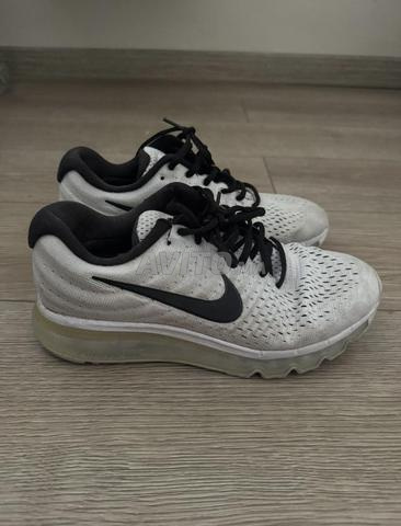 Chaussures Nike d'origine en très bon état