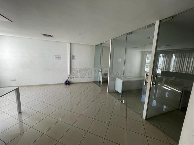 bureau 80 h stand sur bd abdelmoumen tramway