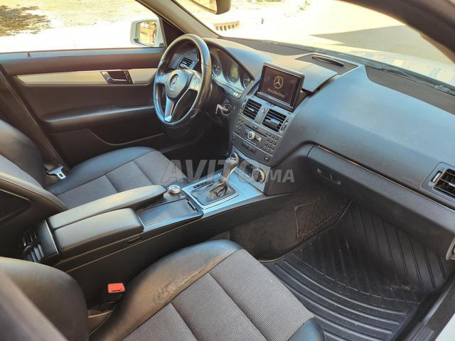 Mercedes-Benz 220 Diesel Automatique 2010 à Fès