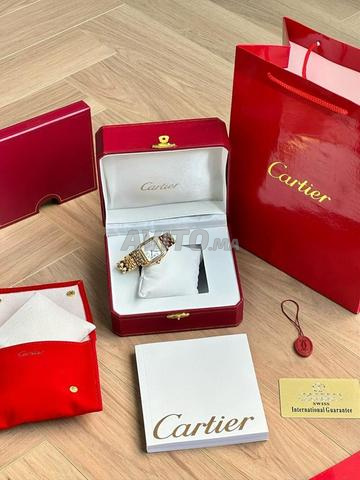 Montre femme de luxe avec sa boitier