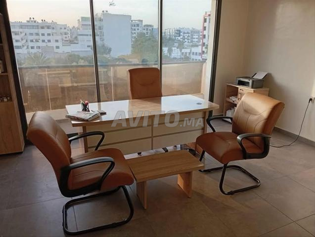 مكتب مع وحدة إرجاع وأدراج بسعر جيد