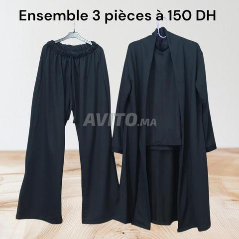 Ensemble pour femmes composé de trois pièces à un prix très raisonnable