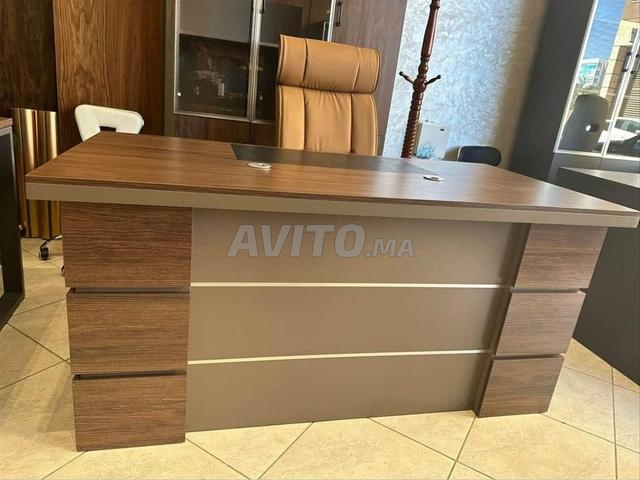 bureau fonctionnel/table/fauteuil