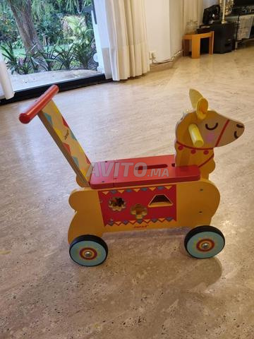 حصان فيرو صغير على الخشب