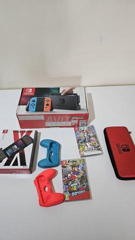 نينتندو سويتش بالإضافة إلى لعبتين وملحقات