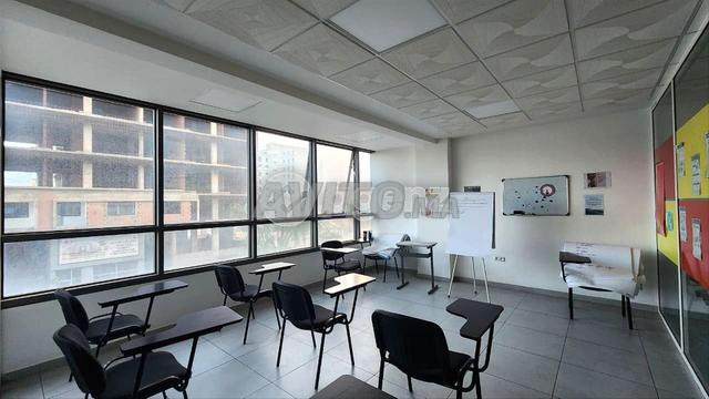 AGA-AG-1155 - مكتب للإيجار في المنطقة الصناعية...