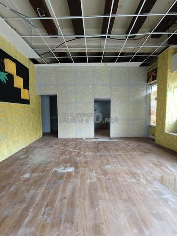 محل تجاري للكراء في شارع روكسي طنجة بثلاث واجهات