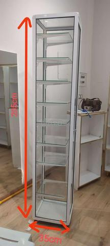 Vitrine accessoires make-up.......