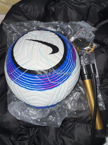 كرة نايك أكاديمي مقاس 5 ⚽