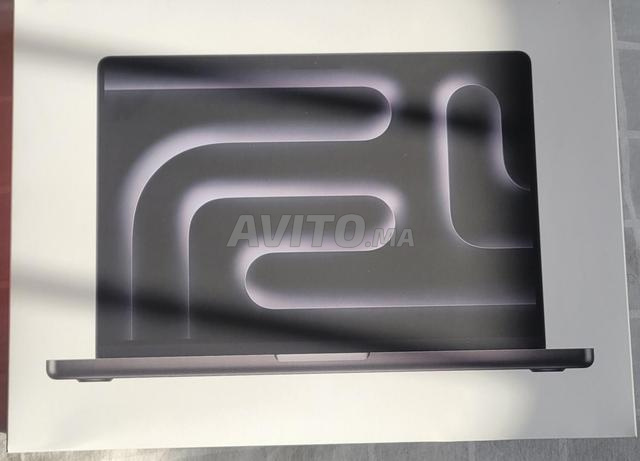 Macbook Pro M5 14 24go RAM 512go AZERTY Noir Neuf