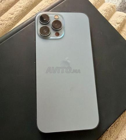iPhone 13 pro max en très bonne état. 256GO