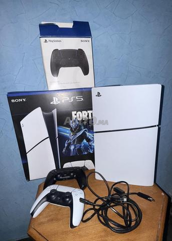 Ps5 slim digital / 2 وحدات تحكم أصلية