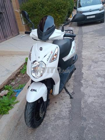 دراجة نارية Sym للبيع كالجديدة