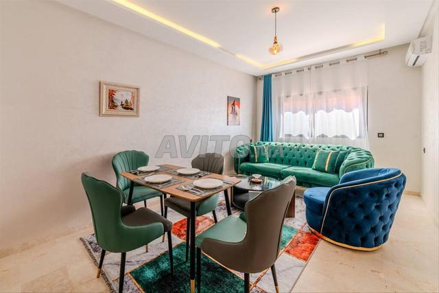 شقة رائعة دقيقتين من إم-أفينيو، مسابح، موقف سيارات