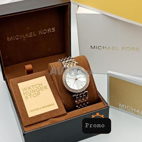 Montre femme luxueuse avec sa boite