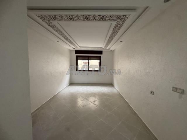 Appartement à louer propre vide à Charf