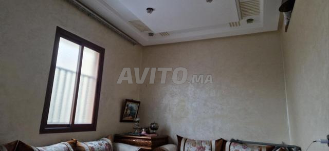 منزل للبيع بواجهتين محل تجاري وسفلي و 4 طوابق وسطح