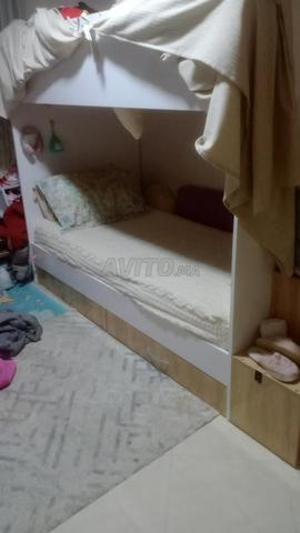 Lit superposé avec bibliothèque et tiroirs