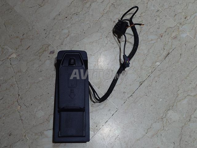 شاحن لاسلكي شبه جديد لسيارات BMW - 2