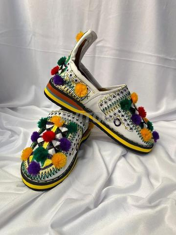 بلغة بالشوشية متوفرة في جميع المقاسات