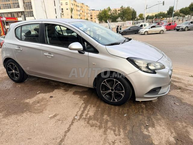 Opel Corsa Essence Manuelle 2016 à Casablanca